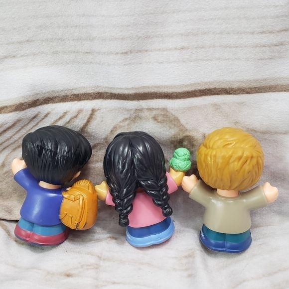 Fisher Price Little People Set Of 3 2.5" Figures Two Boys 1 Girl Ice Cream - Picture 7 of 8